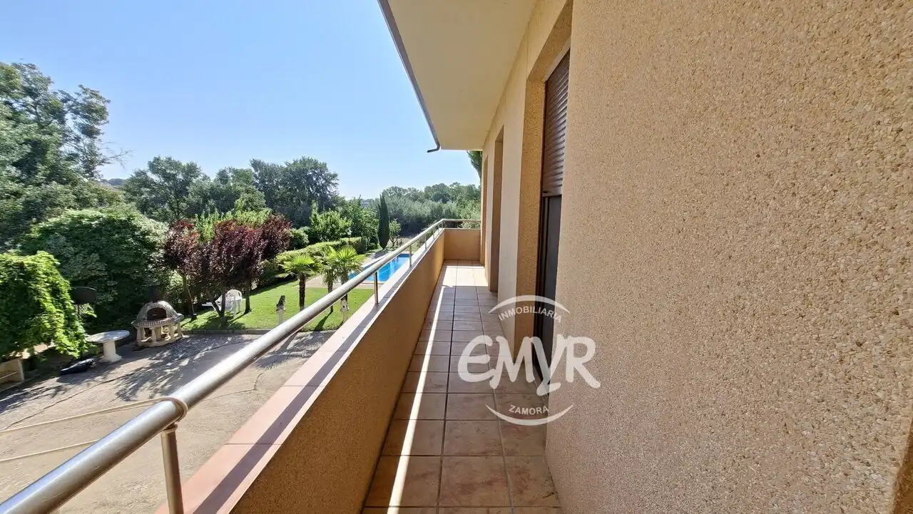 Terrassa de Casa o xalet en venda en Zamora Capital  amb Calefacció, Jardí privat i Parquet
