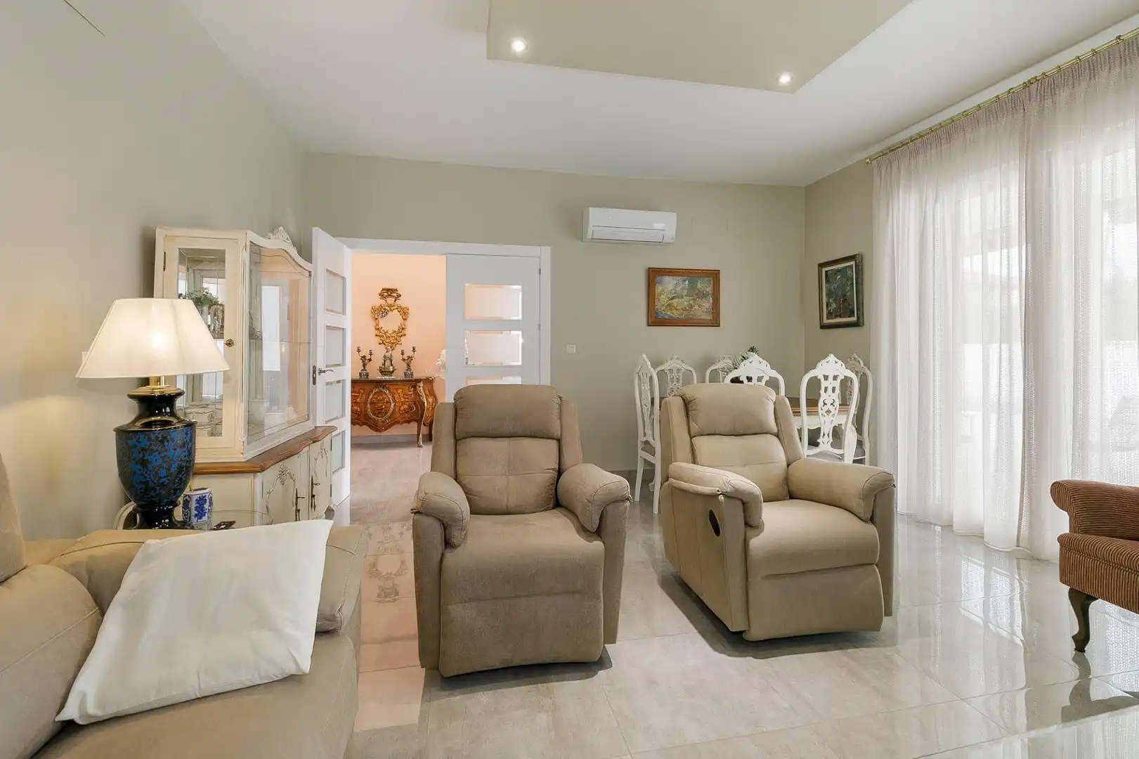 Detached house with pool for sale in Plaza del Pilar 3, imagen 3