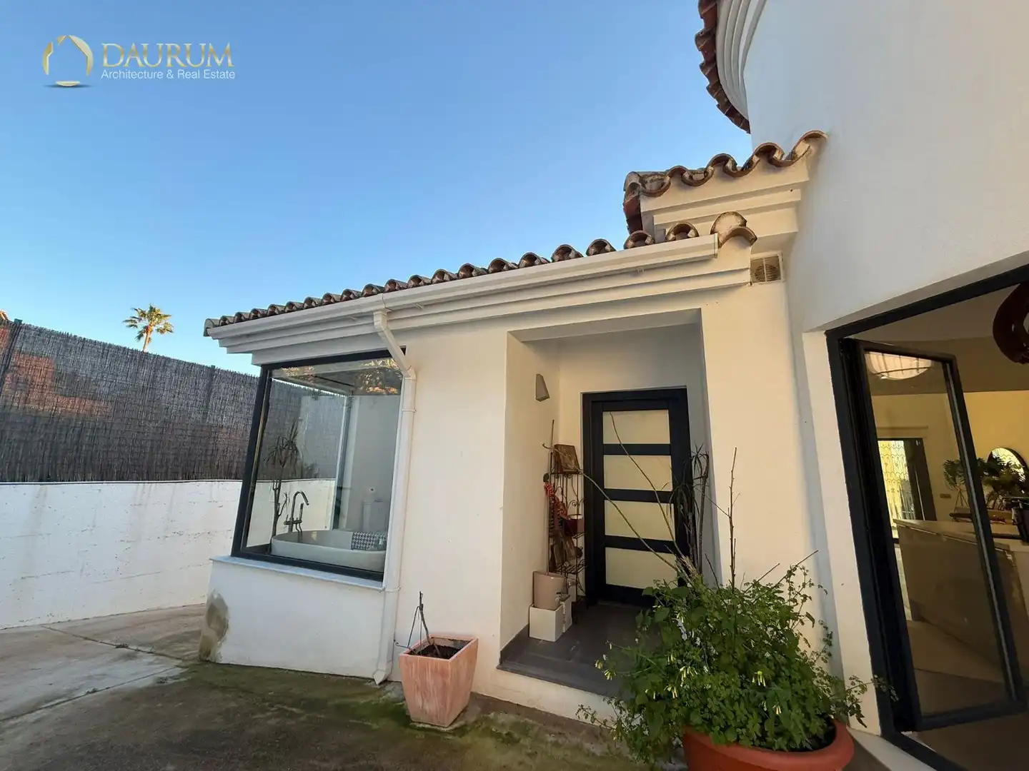 Vista exterior de Casa o xalet en venda en Estepona amb Aire condicionat, Calefacció i Terrassa