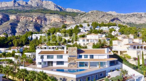 Villa de lujo con 7 dormitorios y vistas al mar en venta en Altea