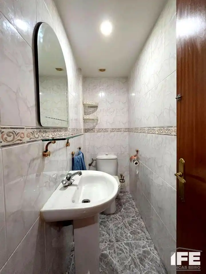Bany de Casa o xalet en venda en Alagón amb Jardí privat i Moblat