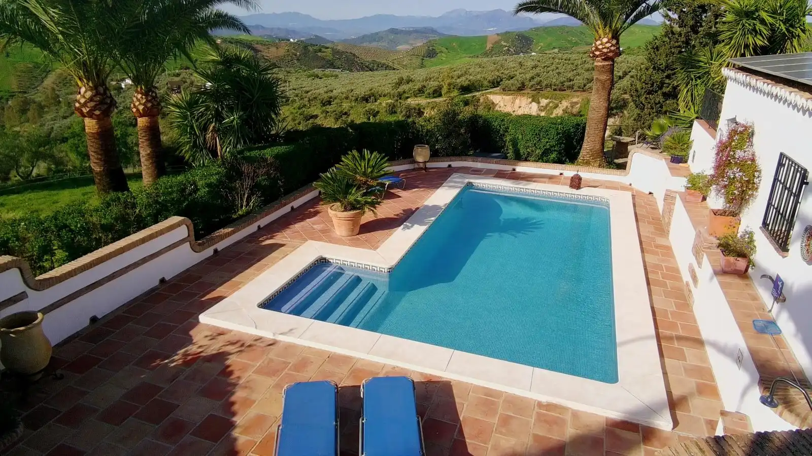 Schwimmbecken von Country house zum Verkauf in Villanueva de la Concepción mit Klimaanlage, Heizung und Privatgarten
