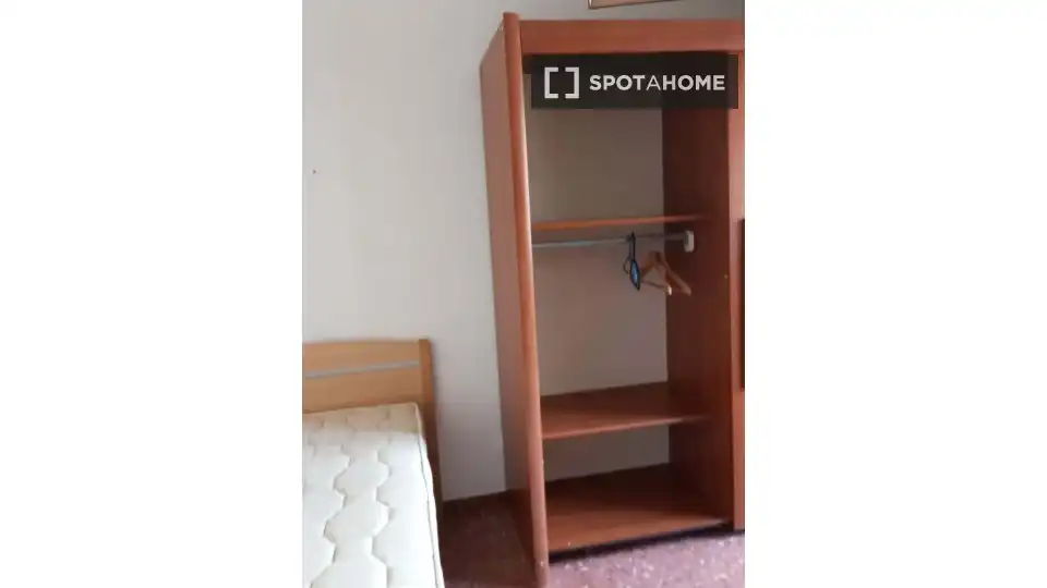 Bedroom of Flat for share in Zaragoza  with Air Conditioner, Terrace and Furnished