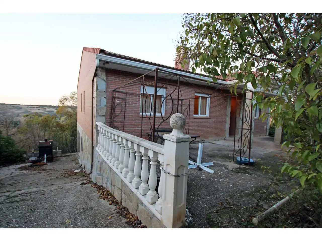 Vista exterior de Casa o xalet en venda en Valdeaveruelo amb Calefacció, Jardí privat i Terrassa