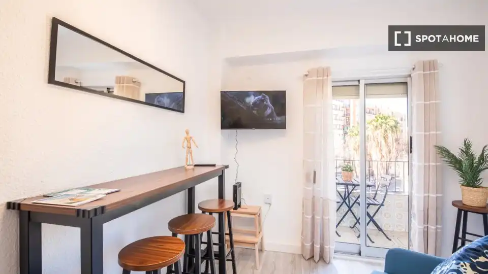 Room in Les Tendetes - Avenida Burjassot
