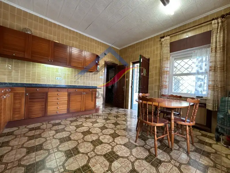 Cuina de Casa o xalet en venda en Piélagos amb Calefacció, Jardí privat i Parquet