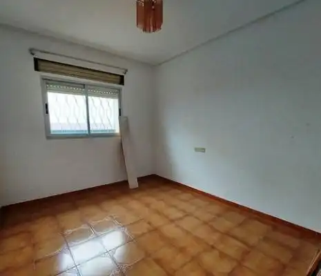 Dormitori de Edifici en venda en Domeño