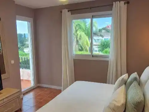 Dormitori de Casa adosada en venda en Benidorm amb Aire condicionat, Piscina i Balcó