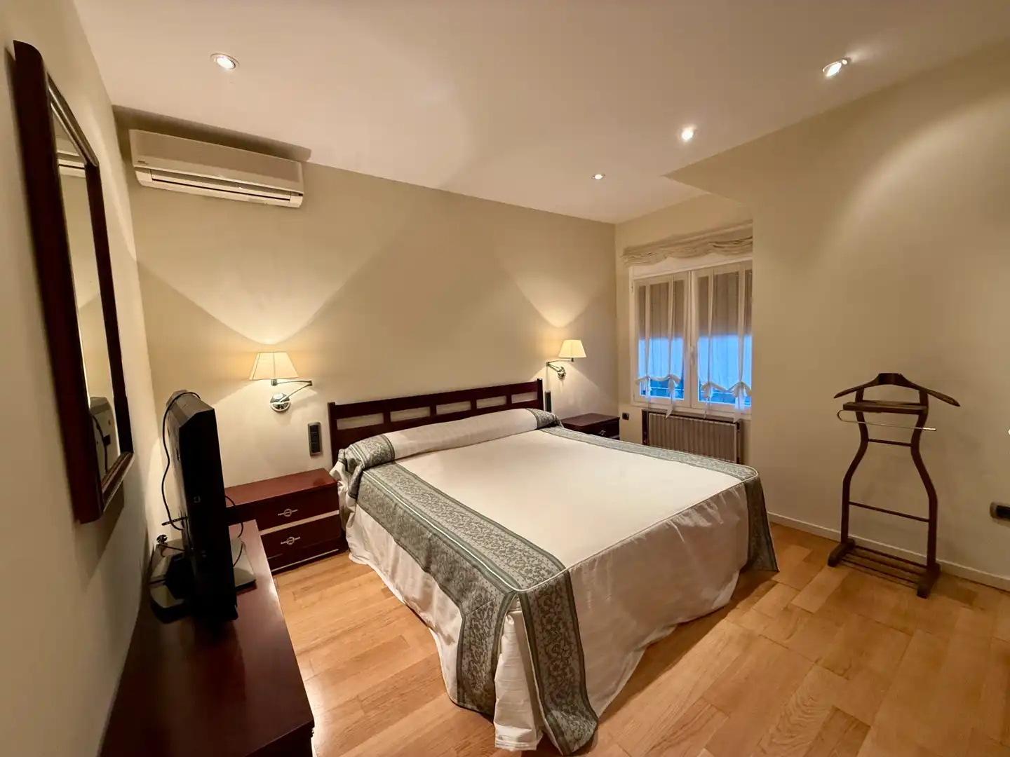 Habitación de Casa o chalet en venta en Castellar del Vallès con Calefacción, Jardín privado y Terraza