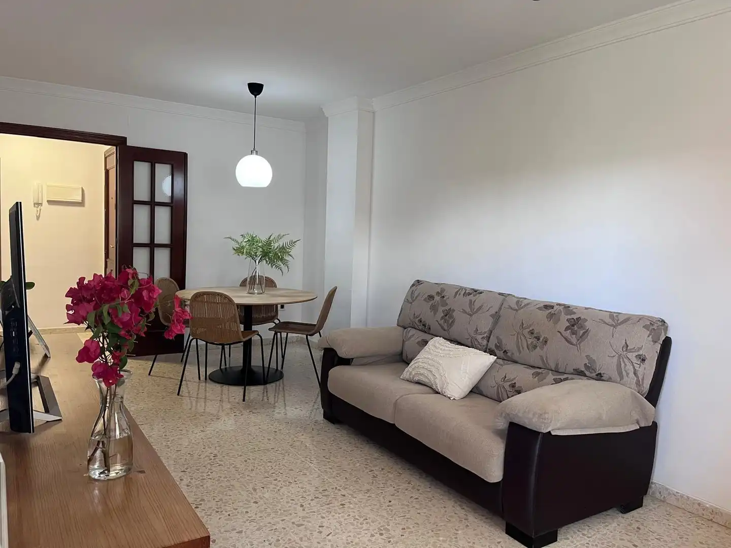 Sala de estar de Apartamento de alquiler en Málaga con Jardín privado, Terraza y Amueblado
