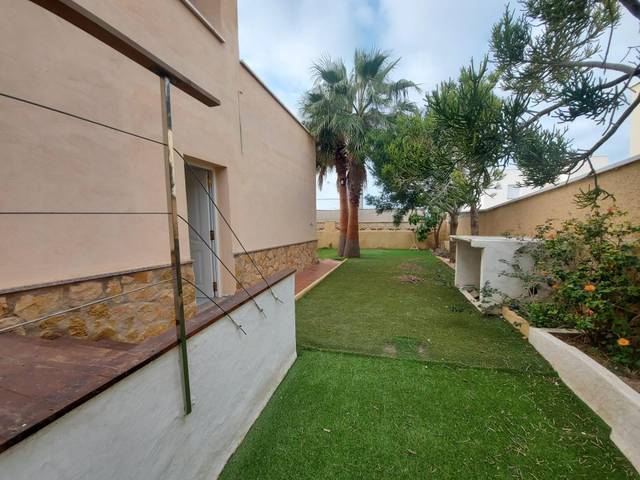 Casa-chalet en Venta en Calle de Hamburgo en Guardias Viejas