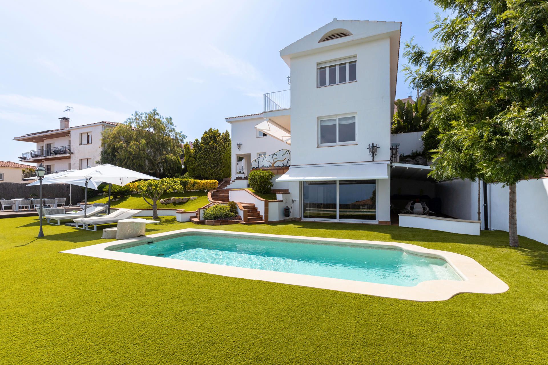 Garden of Houses for sale in Mataró  with Air Conditioner, Heating and Terrace