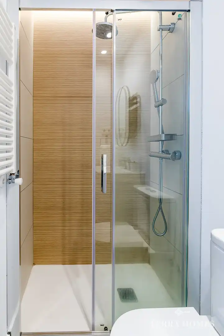 Bany de Apartament en venda en Madrid amb Aire condicionat i Moblat