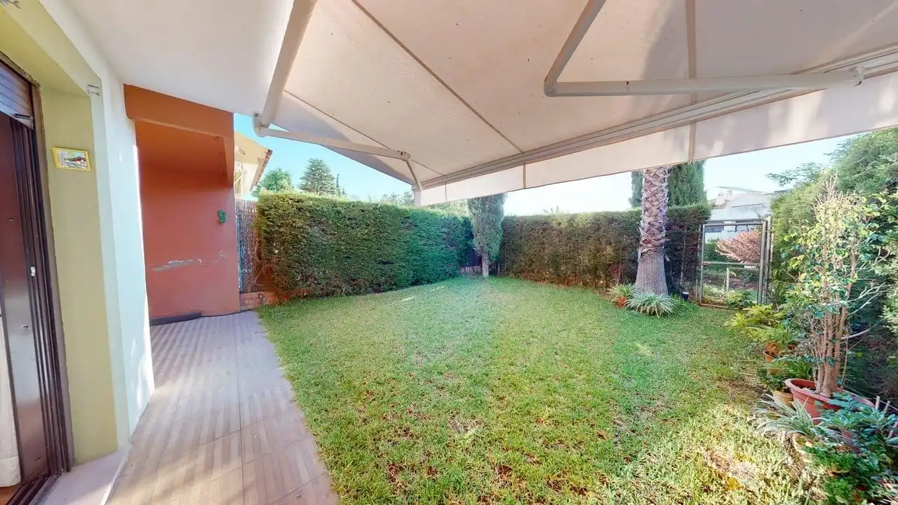 Jardín de Casa adosada de alquiler en Guillena con Aire acondicionado, Calefacción y Jardín privado