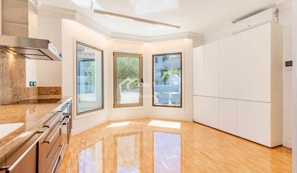 Cocina de Casa o chalet en venta en Adeje con Jardín privado, Terraza y Trastero