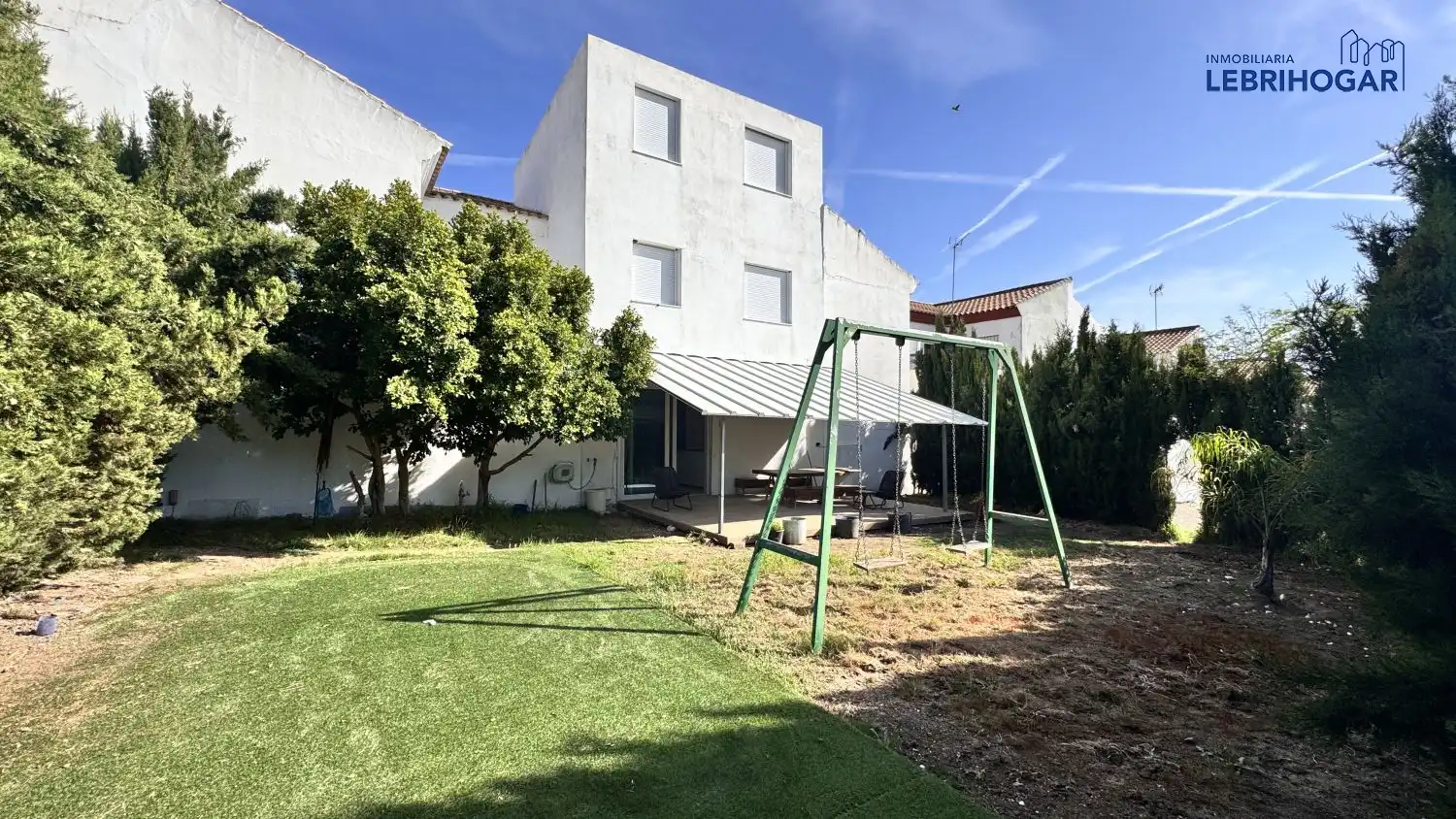 Vista exterior de Casa adosada en venta en Lebrija con Aire acondicionado, Calefacción y Terraza