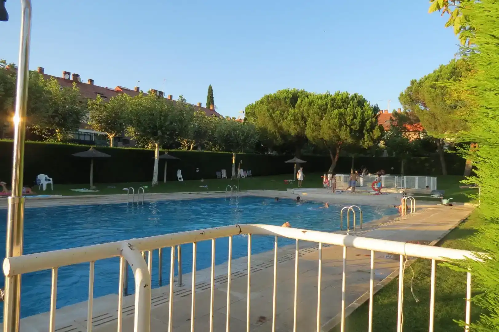 Piscina de Casa o xalet per a compartir en Las Rozas de Madrid amb Aire condicionat, Jardí privat i Parquet