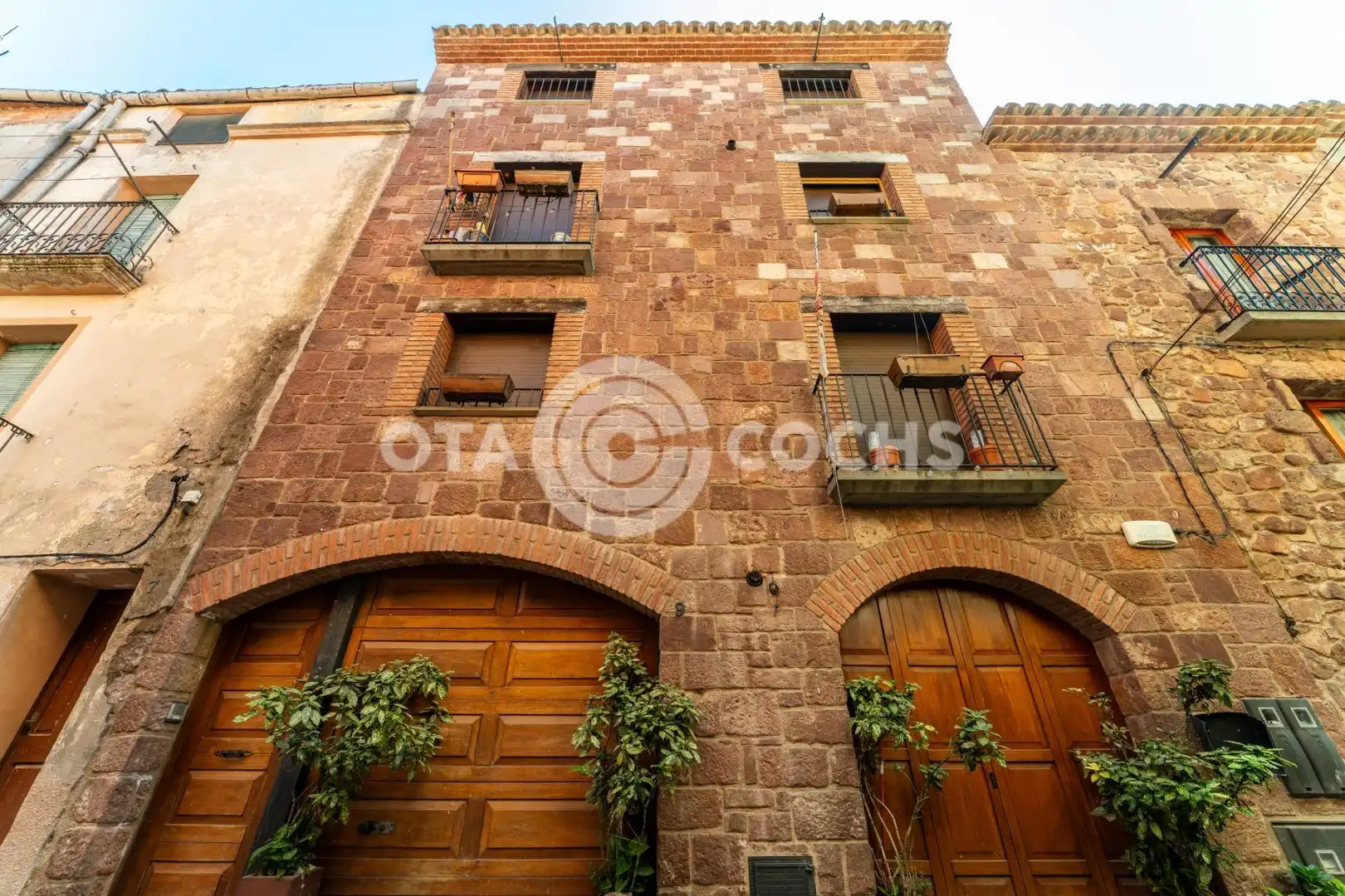 Vista exterior de Casa adosada en venda en Prades amb Terrassa