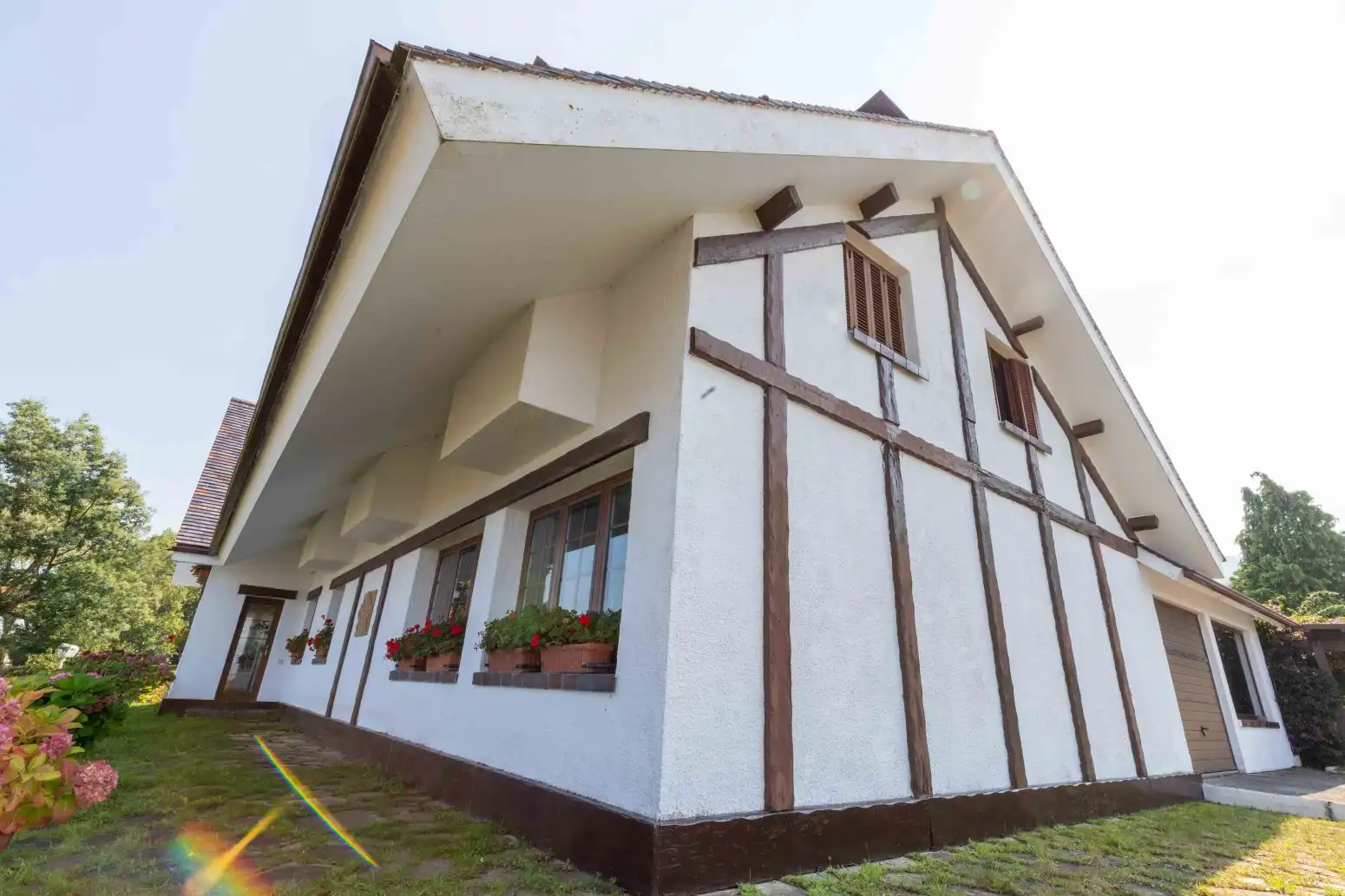 Vista exterior de Casa o xalet en venda en Medio Cudeyo amb Jardí privat, Parquet i Traster