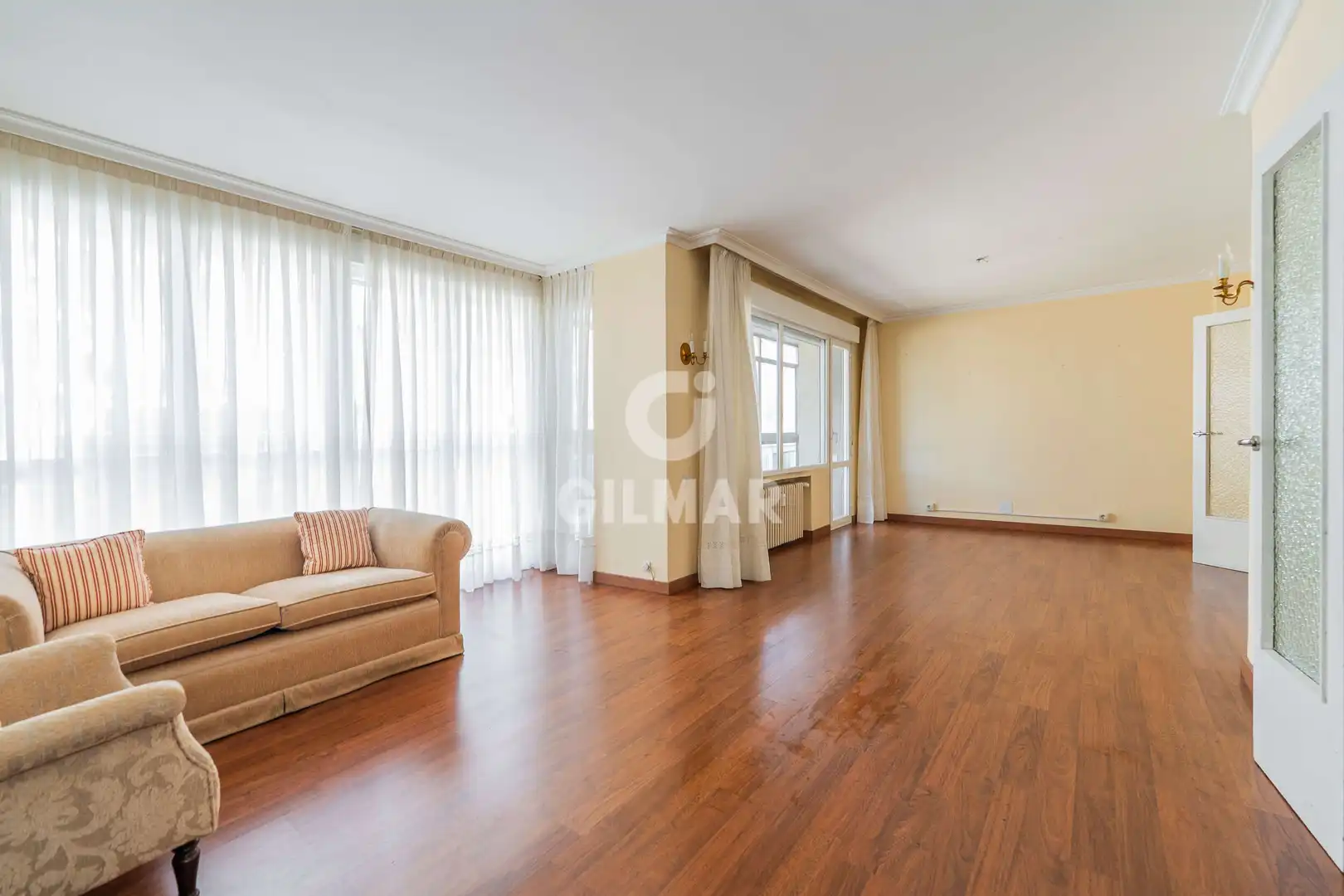 Sala de estar de Piso en venta en Madrid con Calefacción, Trastero y Balcón