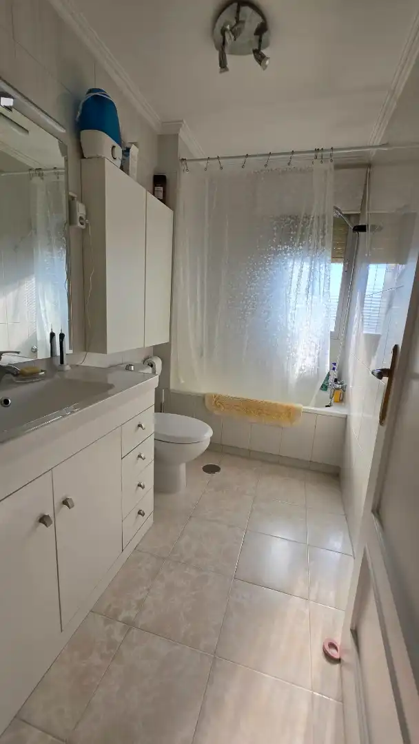 Bathroom of Flat for sale in Parla  with Air Conditioner, Heating and Terrace