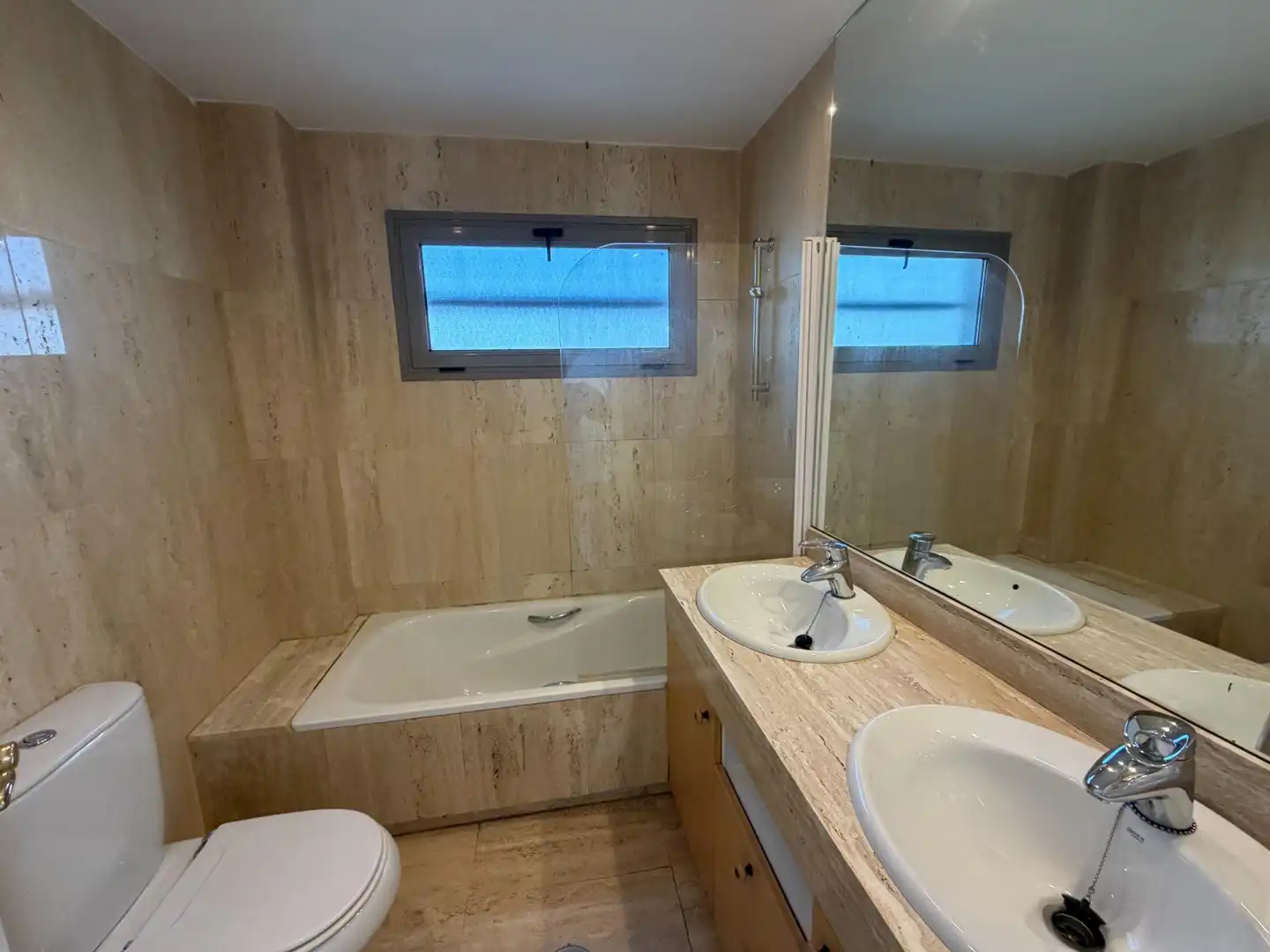 Baño de Piso de alquiler en Sevilla con Aire acondicionado, Calefacción y Parquet