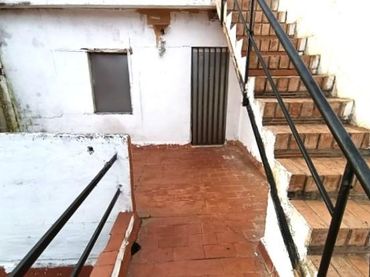 Maison mitoyenne avec balcon à vendre à Nord-oest