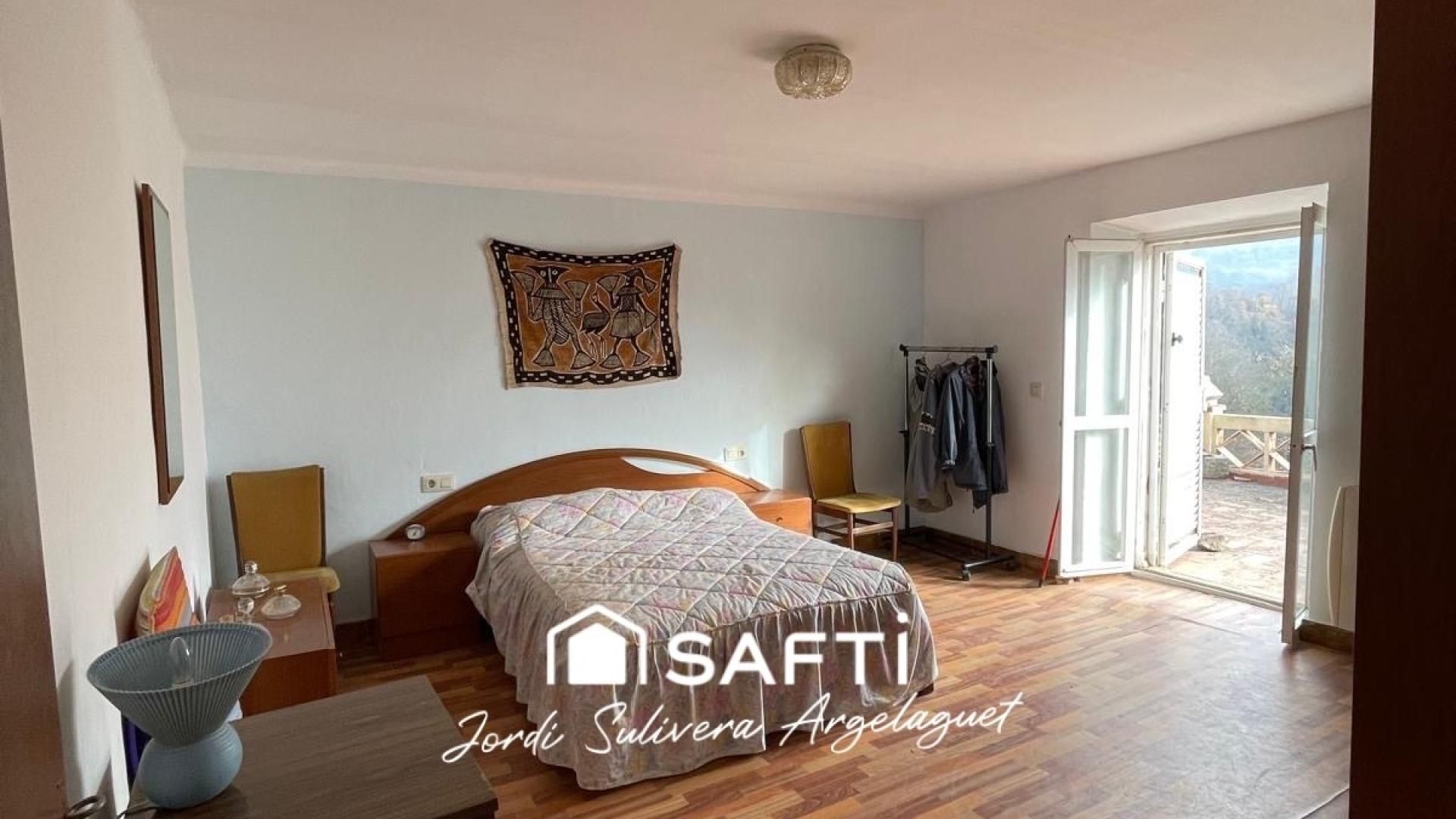 Dormitori de Casa adosada en venda en Girona Capital amb Terrassa i Balcó