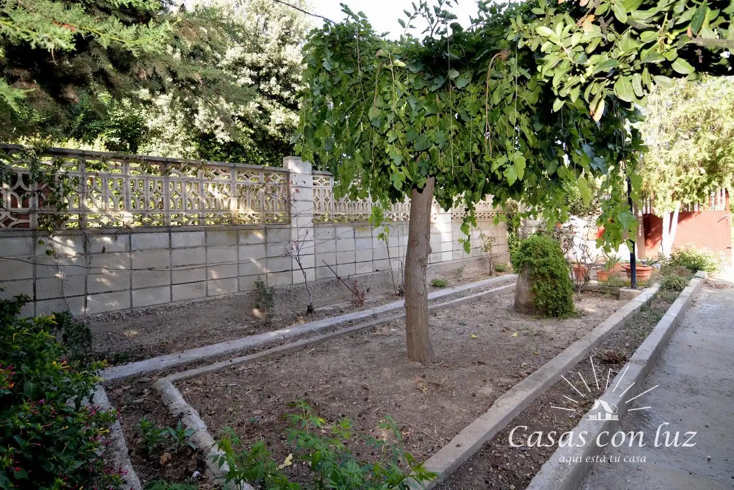 Jardí de Casa adosada en venda en Zaragoza amb Jardí privat, Traster i Piscina