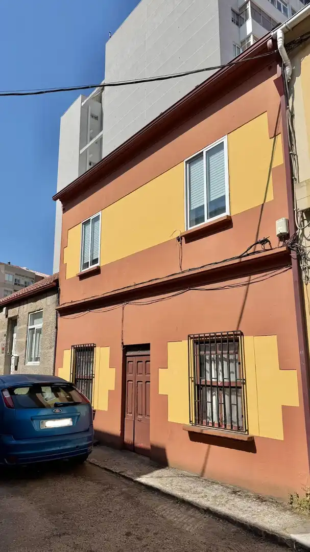 Vista exterior de Piso en venta en Vigo  con Calefacción