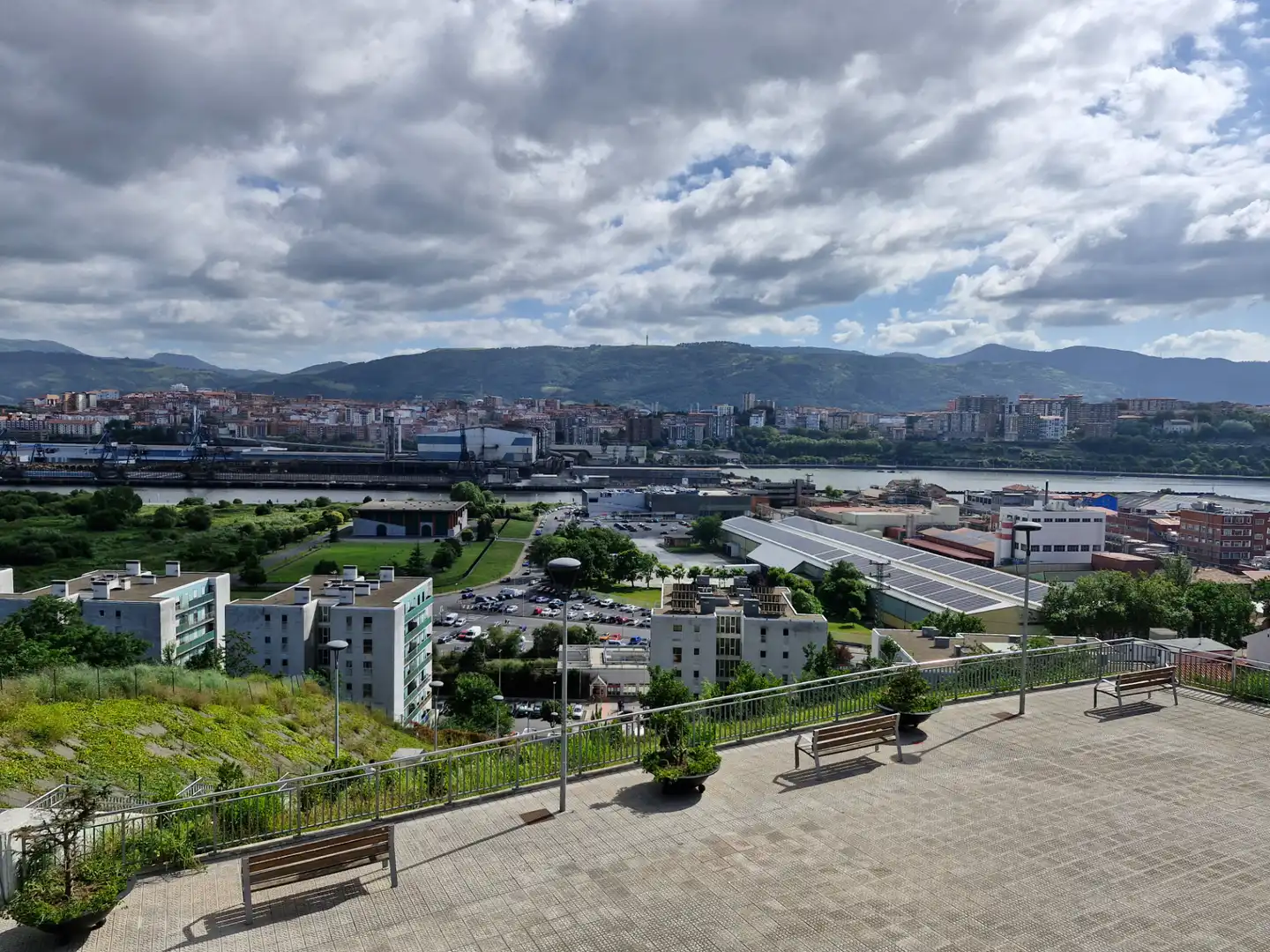 Vista exterior de Piso de alquiler en Leioa con Calefacción, Amueblado y Horno