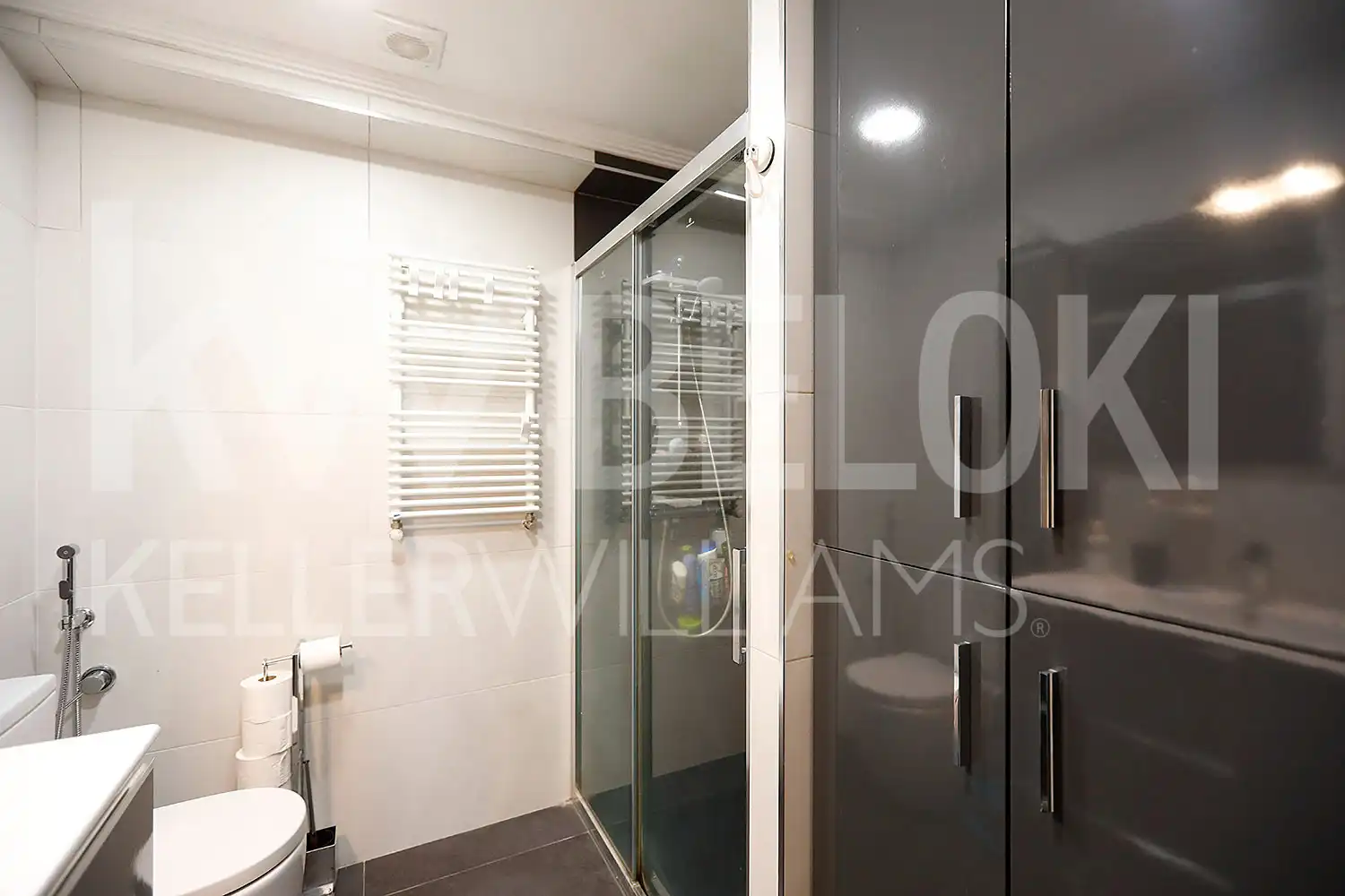 Baño de Piso en venta en Donostia - San Sebastián  con Calefacción, Terraza y Balcón