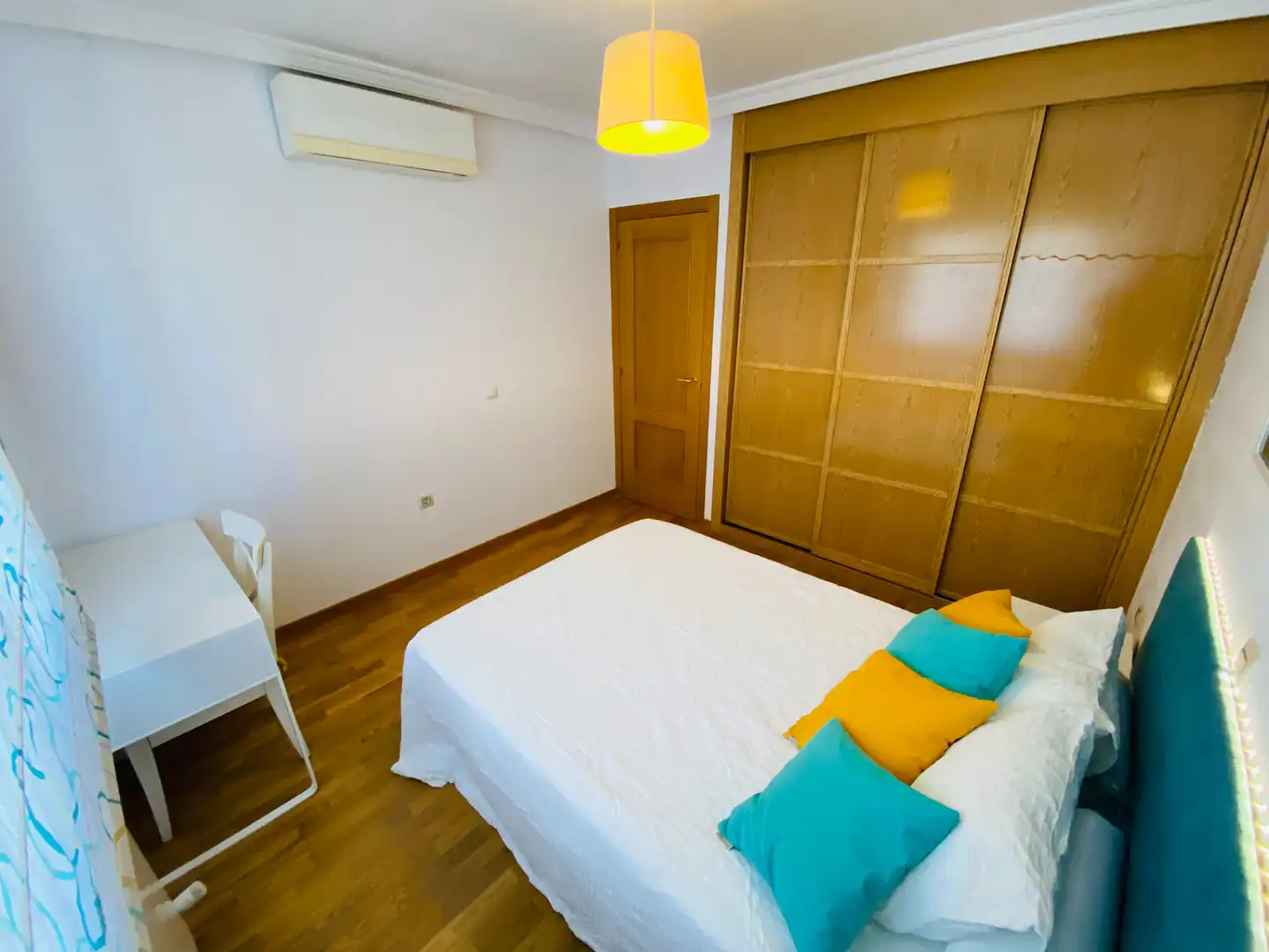 Habitación de Casa adosada en venta en Navalcarnero con Aire acondicionado, Calefacción y Jardín privado