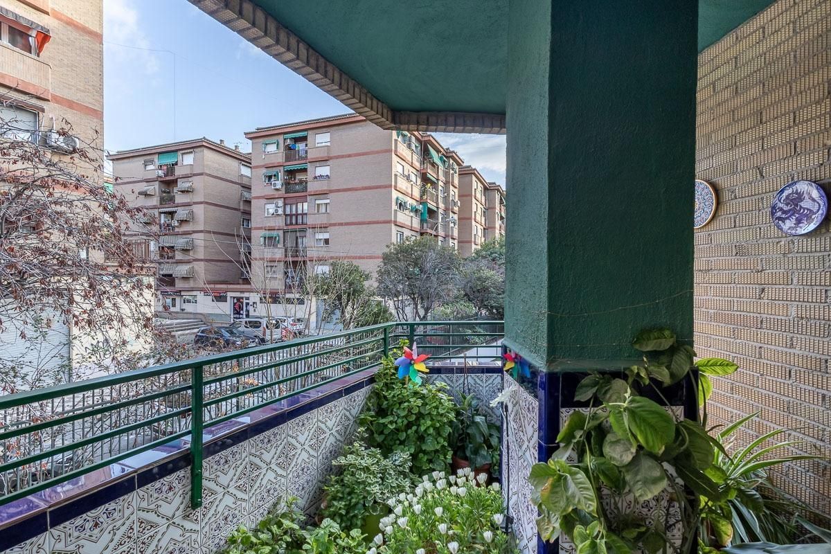 Vista exterior de Piso en venta en  Granada Capital con Aire acondicionado, Calefacción y Terraza