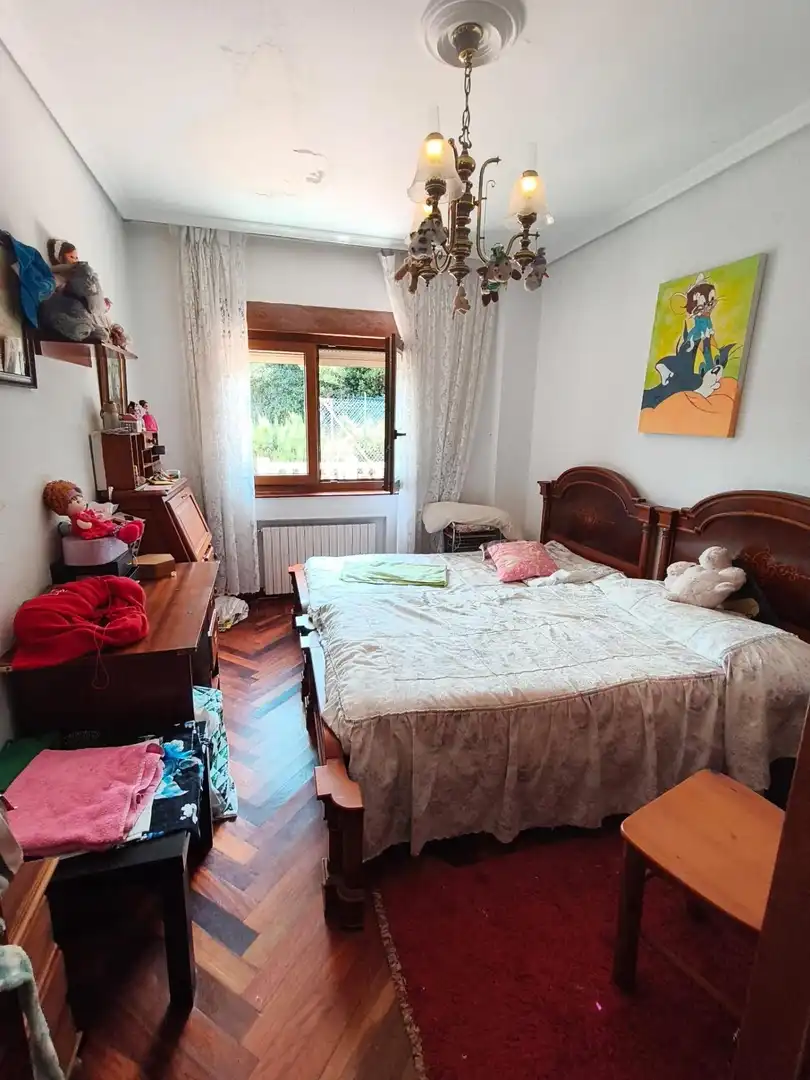 Dormitori de Casa o xalet en venda en Miengo amb Calefacció, Terrassa i Moblat