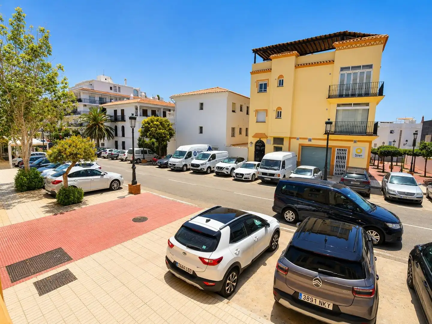 Aparcament de Planta baixa en venda en Nerja amb Aire condicionat, Terrassa i Moblat