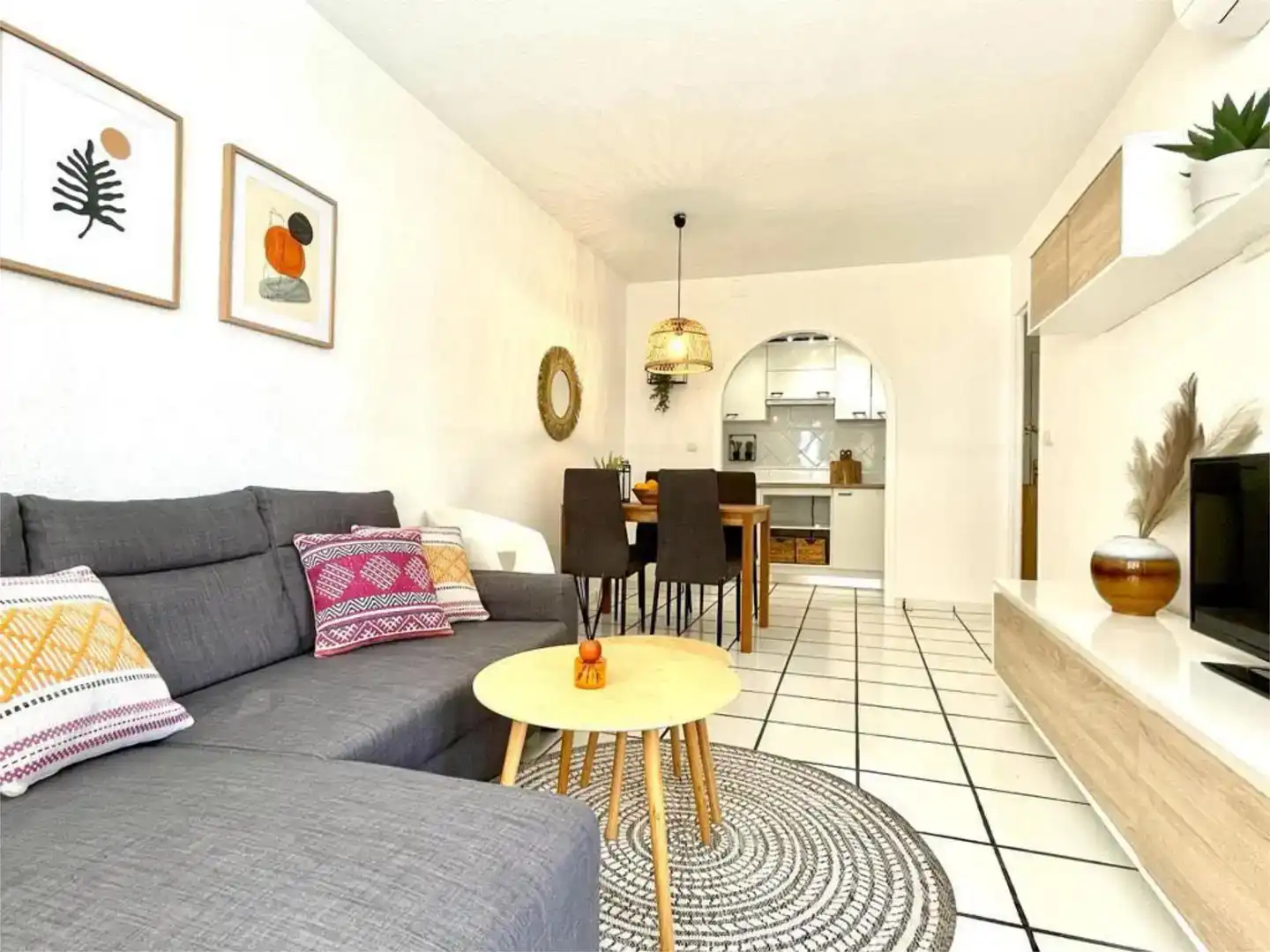 Wohnzimmer von Wohnungen zur Miete in Torrevieja mit Klimaanlage, Schwimmbad und Balkon