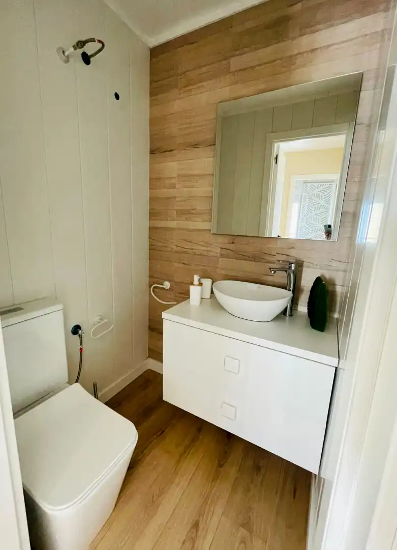 Bathroom of Flat for rent in Granada  with Air Conditioner, Heating and Parquet flooring