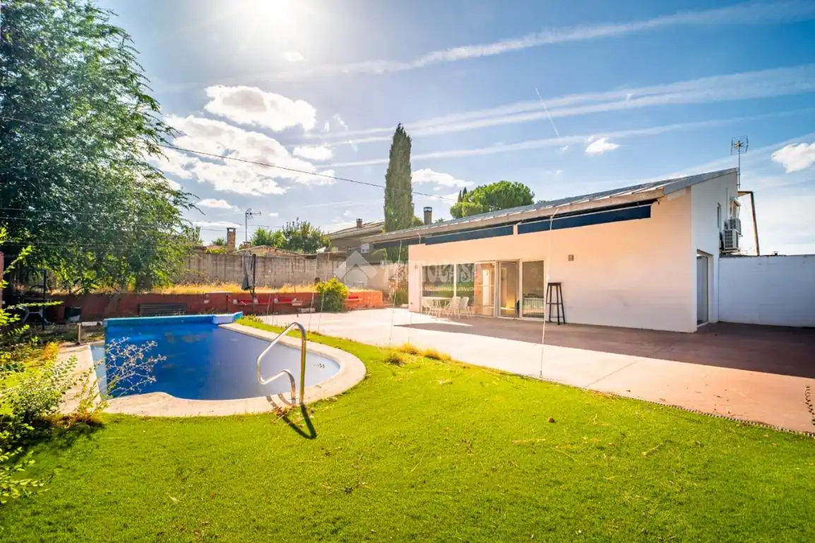 Piscina de Casa o xalet en venda en Arganda del Rey amb Aire condicionat i Calefacció