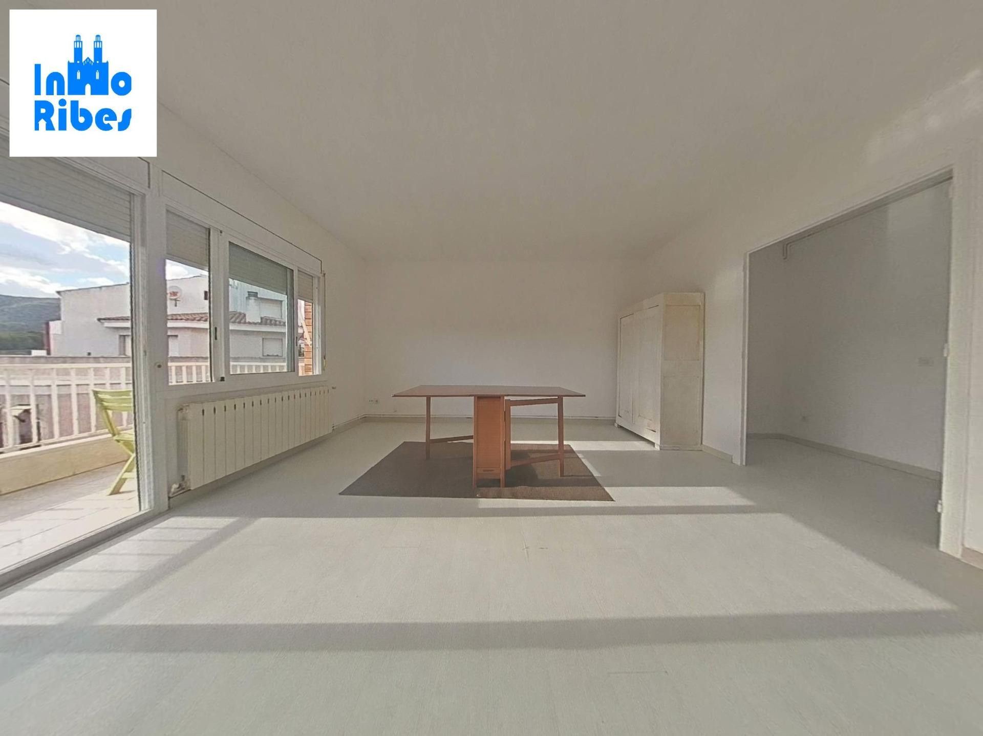 Vista exterior de Pis en venda en Sant Pere de Ribes amb Calefacció