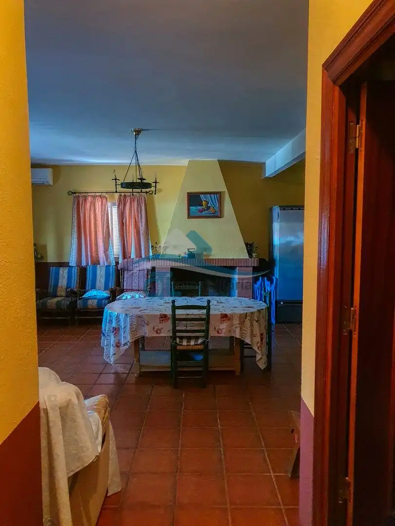 Menjador de Casa o xalet en venda en Linares amb Jardí privat i Piscina