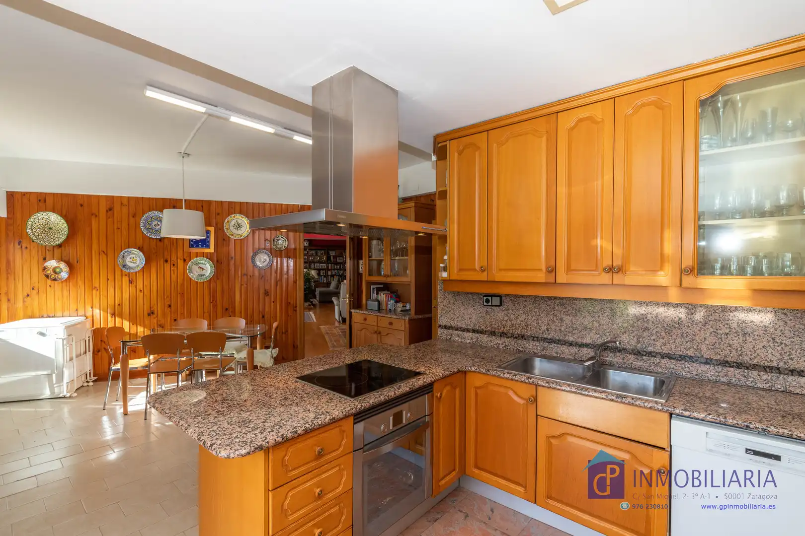 Cocina de Casa o chalet en venta en Zaragoza con Aire acondicionado, Calefacción y Jardín privado