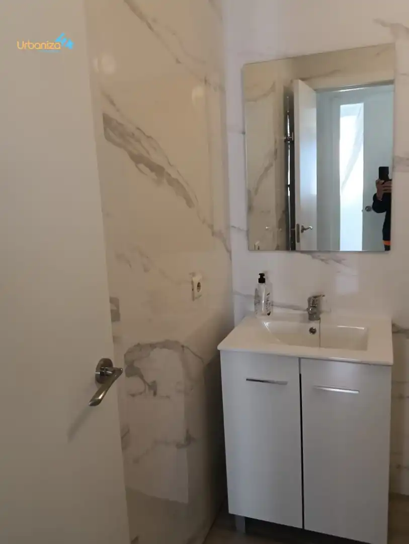 Bany de Apartament de lloguer en Badajoz amb Aire condicionat, Moblat i Piscina comunitària