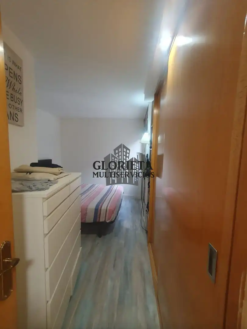 Habitación de Piso en venta en Vigo  con Calefacción, Trastero y Amueblado