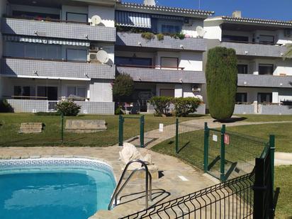 Vista exterior de Pis en venda en Estepona amb Terrassa