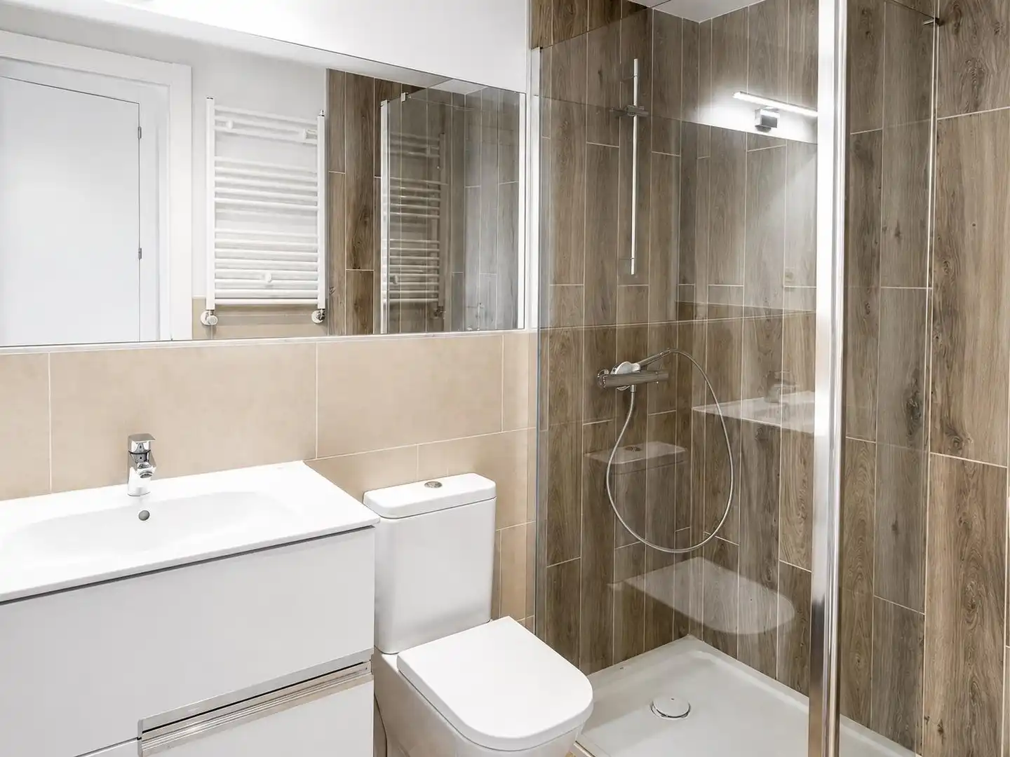 Bathroom of Attic for rent in Badalona  with Air Conditioner, Heating and Parquet flooring