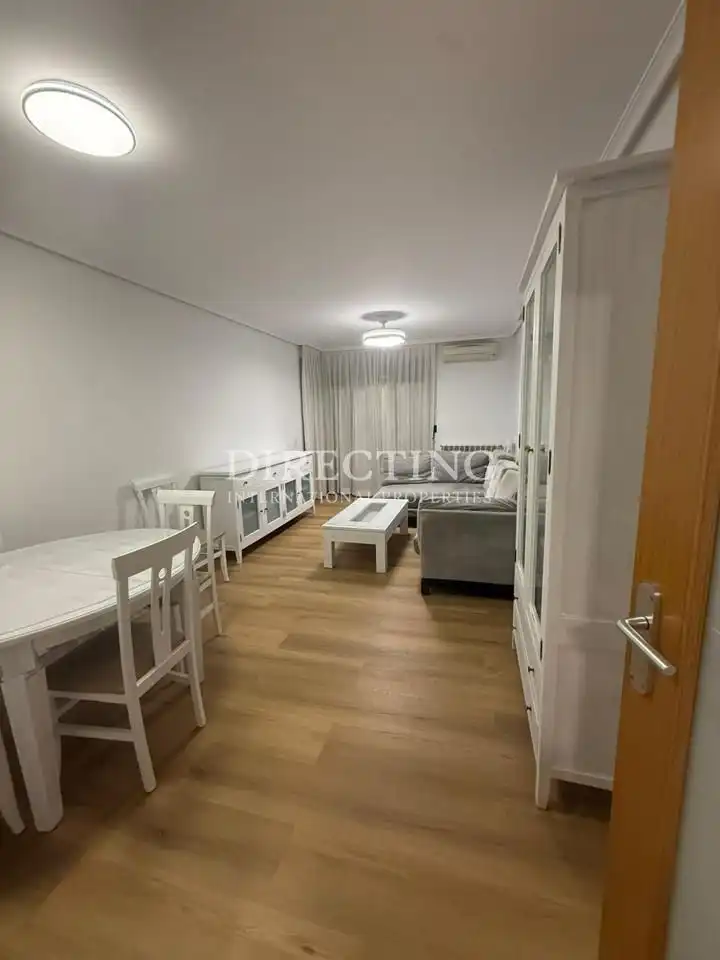 Dormitori de Pis de lloguer en  Madrid Capital amb Aire condicionat, Calefacció i Terrassa