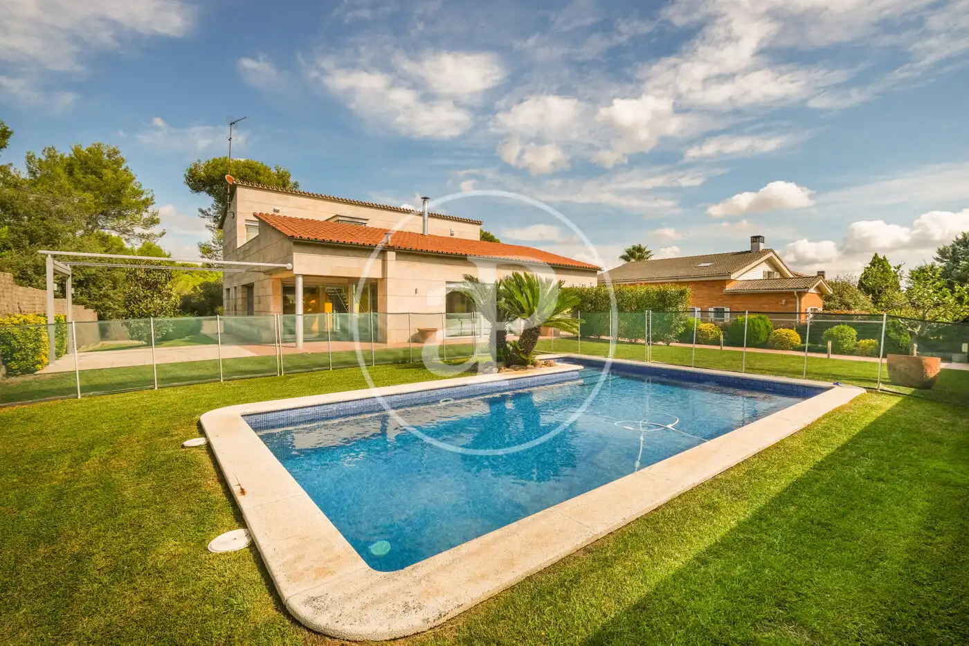 Casa amb piscina en venda a Carrer Mercè Rodoreda