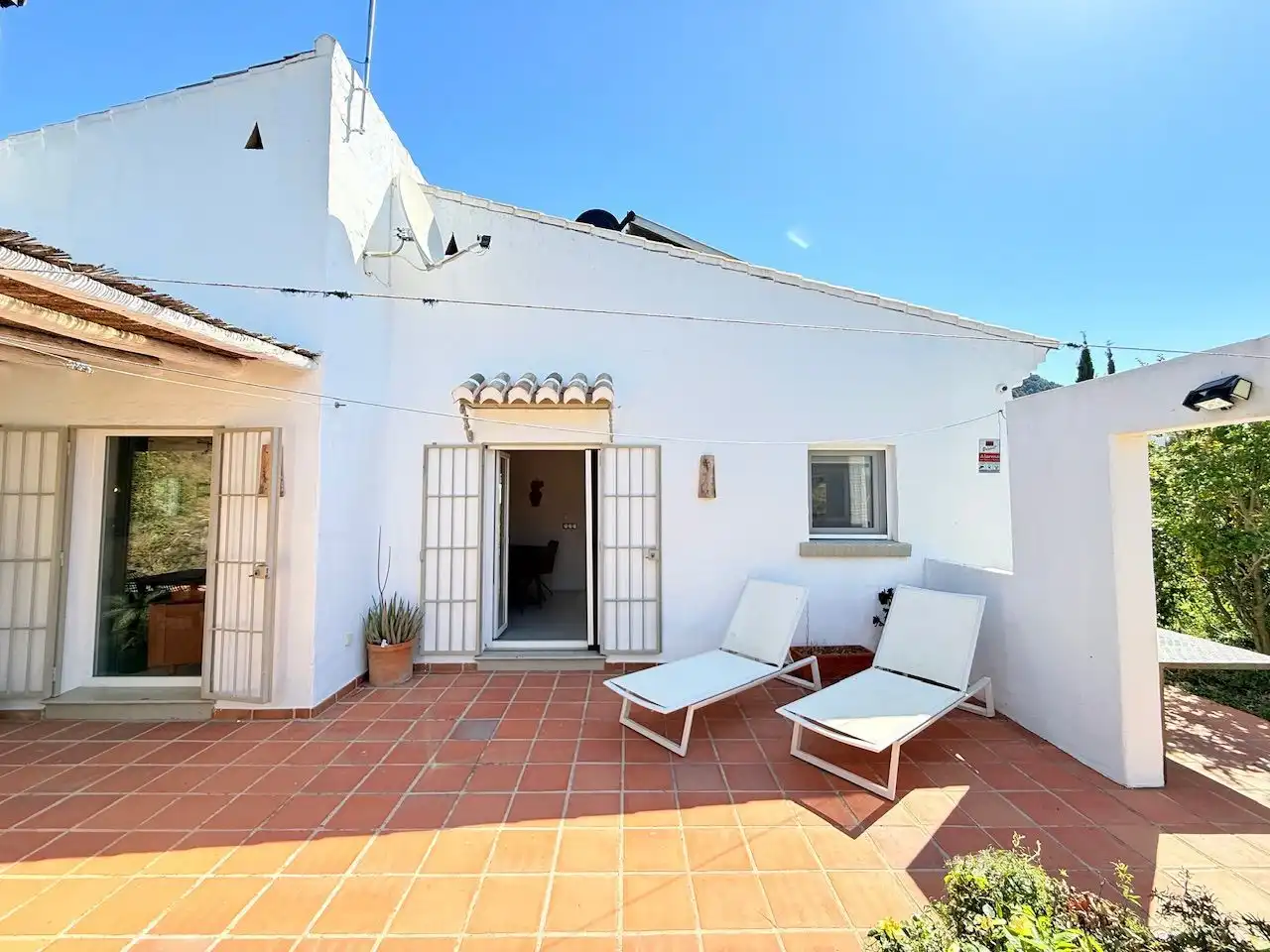 Vista exterior de Casa o xalet en venda en Frigiliana amb Aire condicionat, Calefacció i Jardí privat