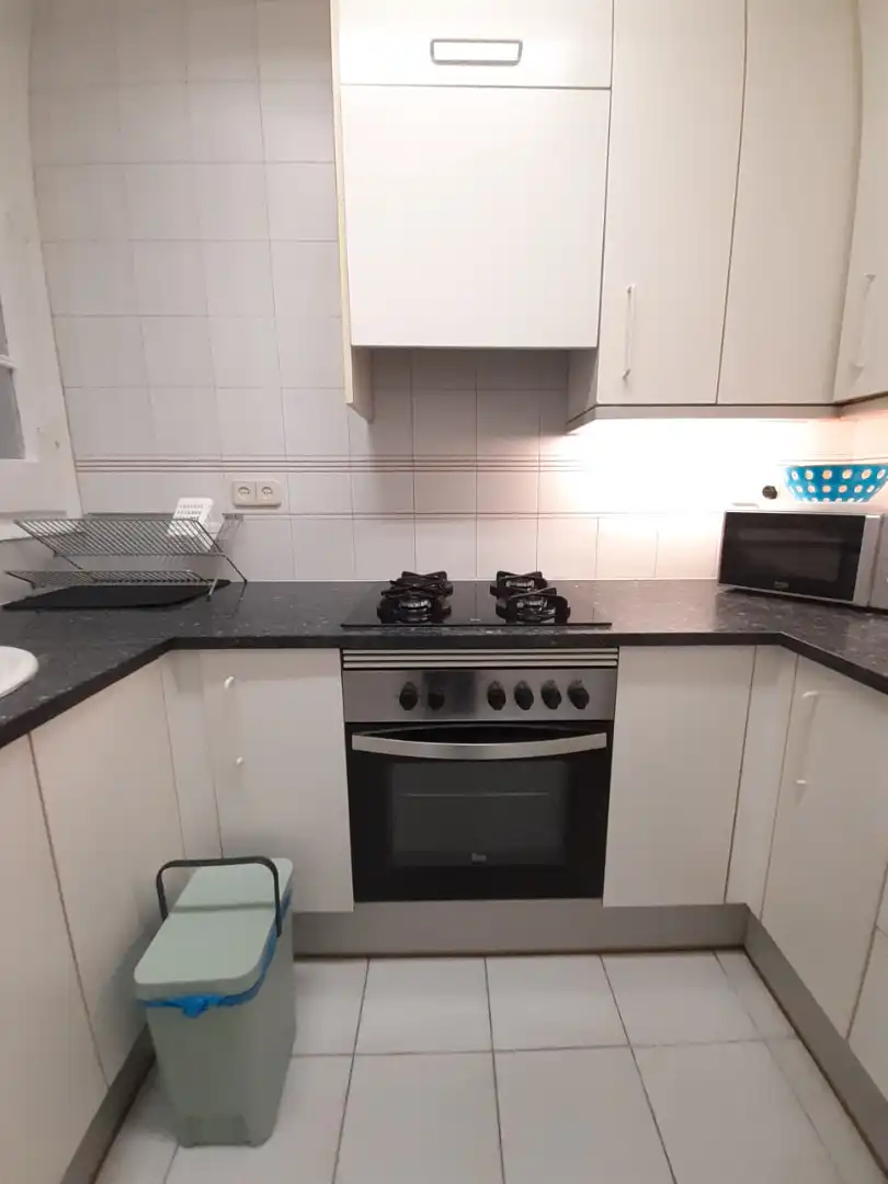 Cuina de Pis en venda en Barcelona amb Aire condicionat, Calefacció i Moblat